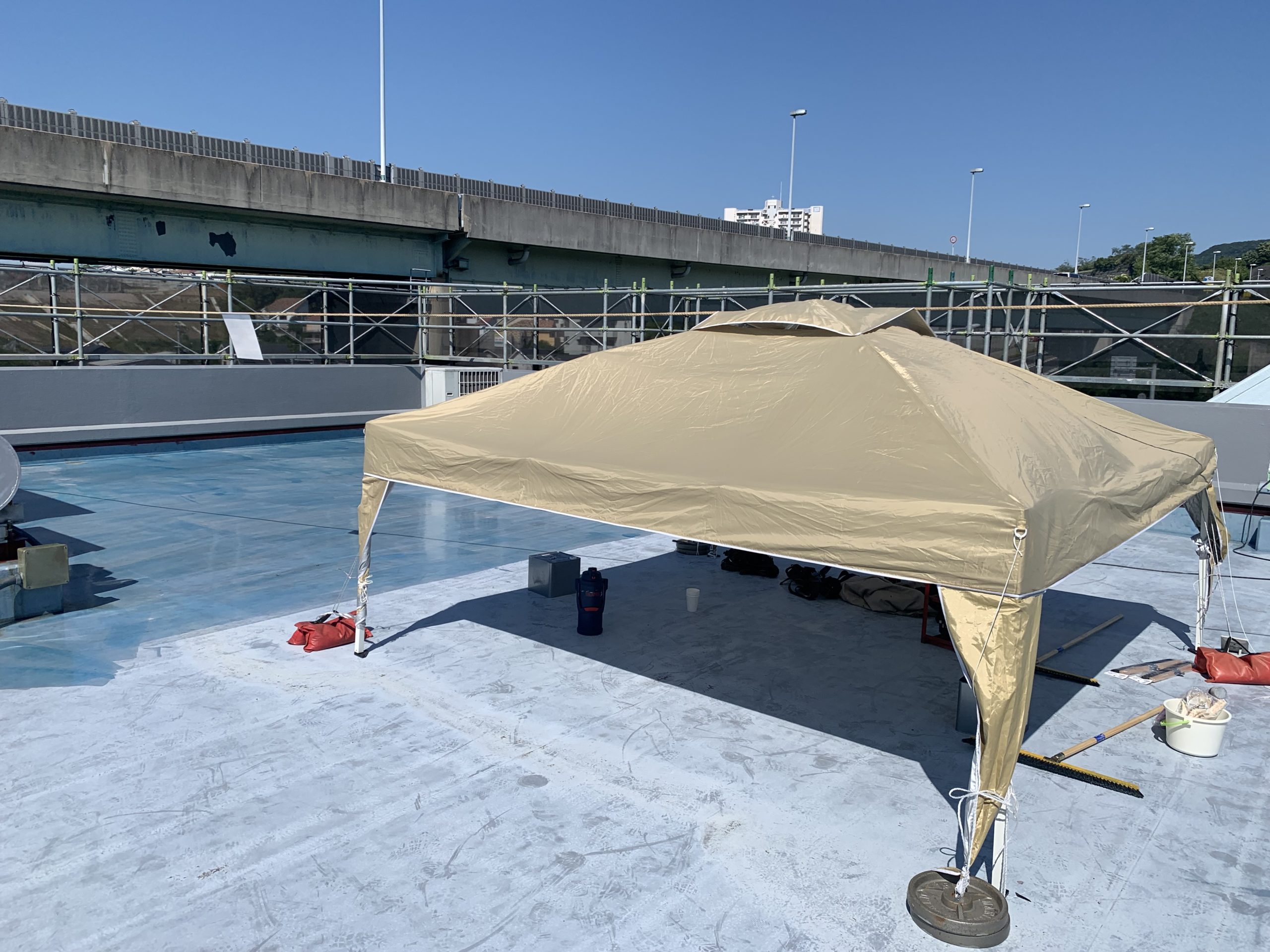 神戸市垂水区の受電所施設｜熱中症対策用テントの写真
