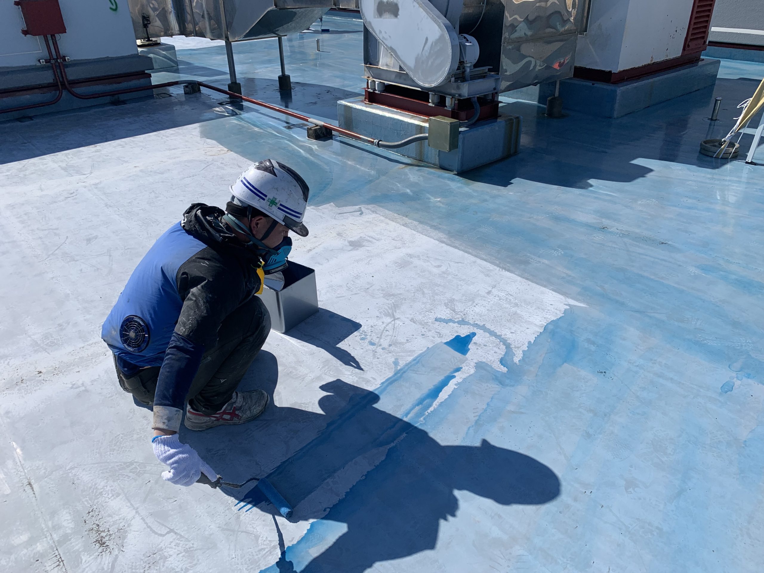 神戸市垂水区の受電所施設｜下地材塗布の様子