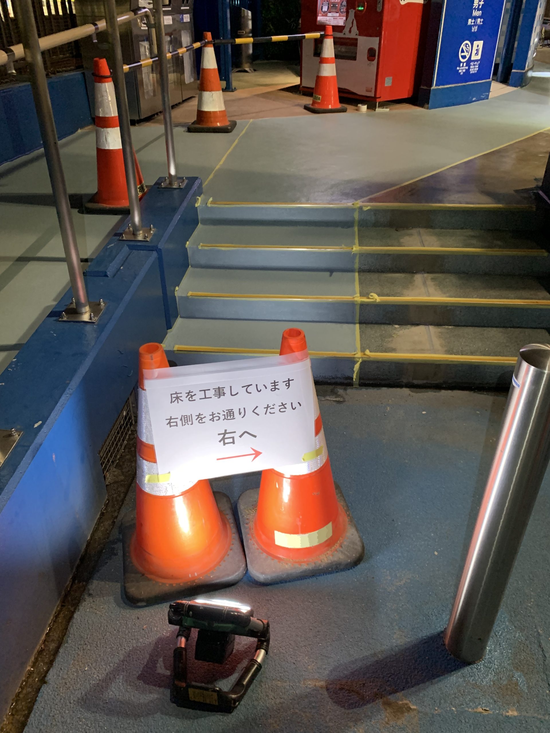 大阪市港区パーキングエリアの塗床補修の様子②