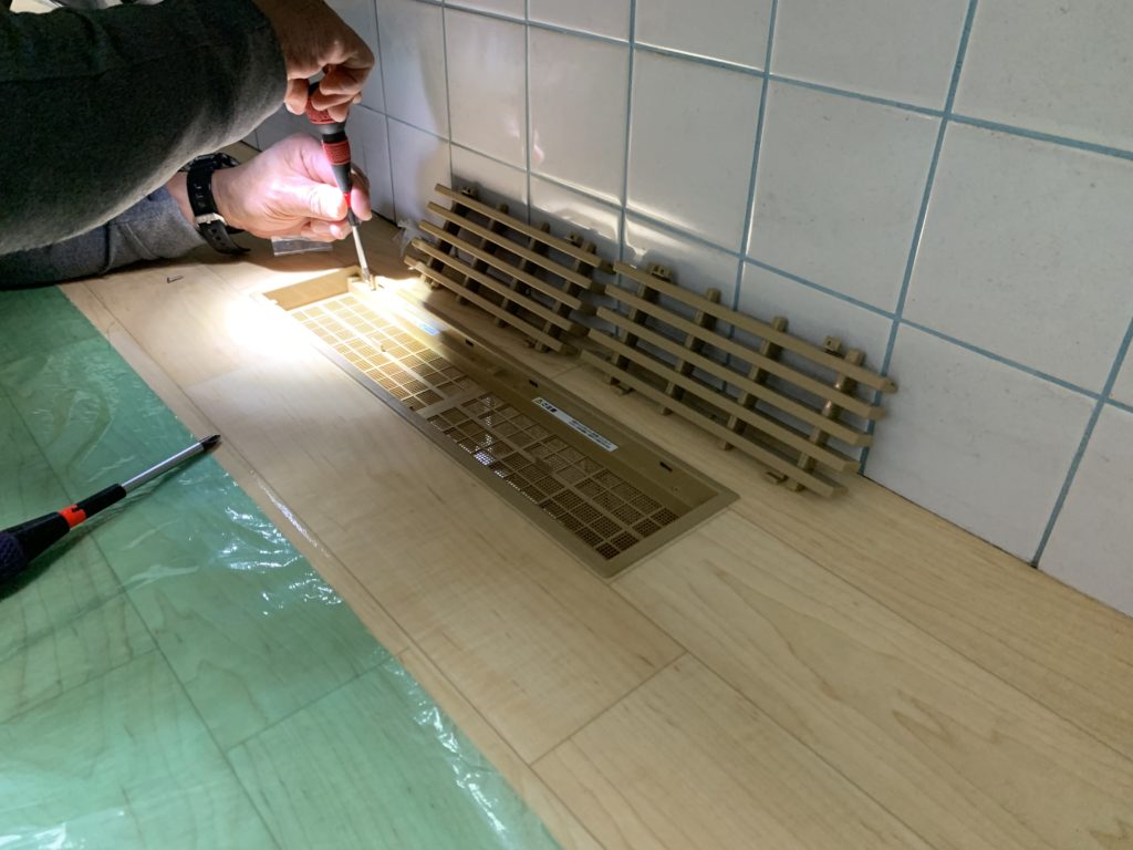 ブログ写真｜神戸市須磨区事務所ビル脱衣室内装補修②