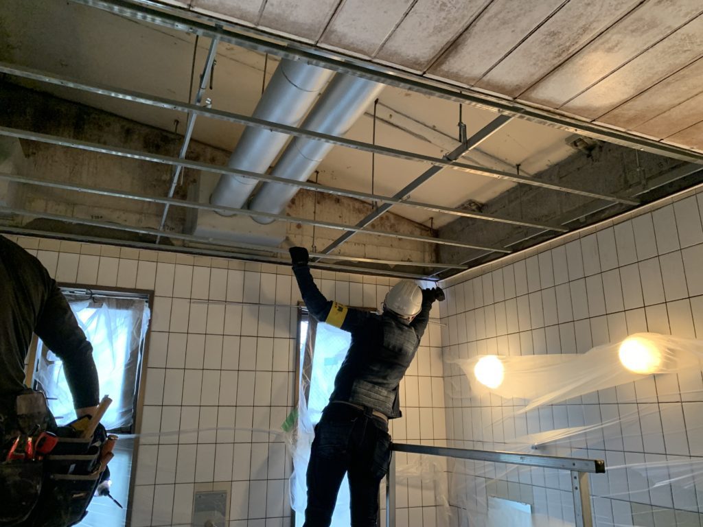 ブログ写真｜神戸市須磨区浴室内装｜天井改修の様子