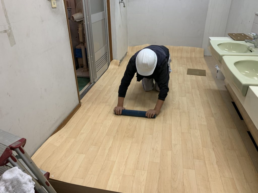 ブログ写真｜神戸市須磨区事務所ビル脱衣室内装補修①