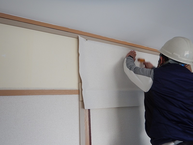 ブログ写真｜宝塚市逆瀬川の企業宿舎内装補修工事クロス貼り替えの様子①