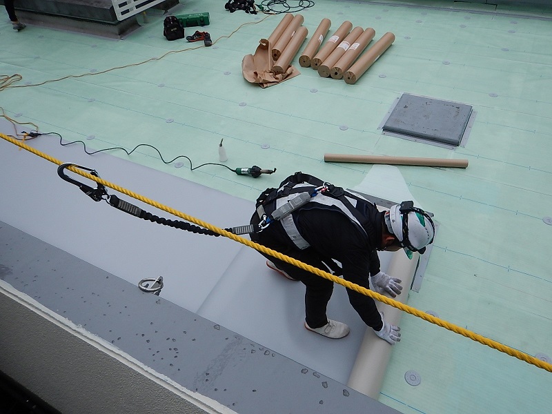 神戸市北区の電気室屋上防水改修工事のシート防水