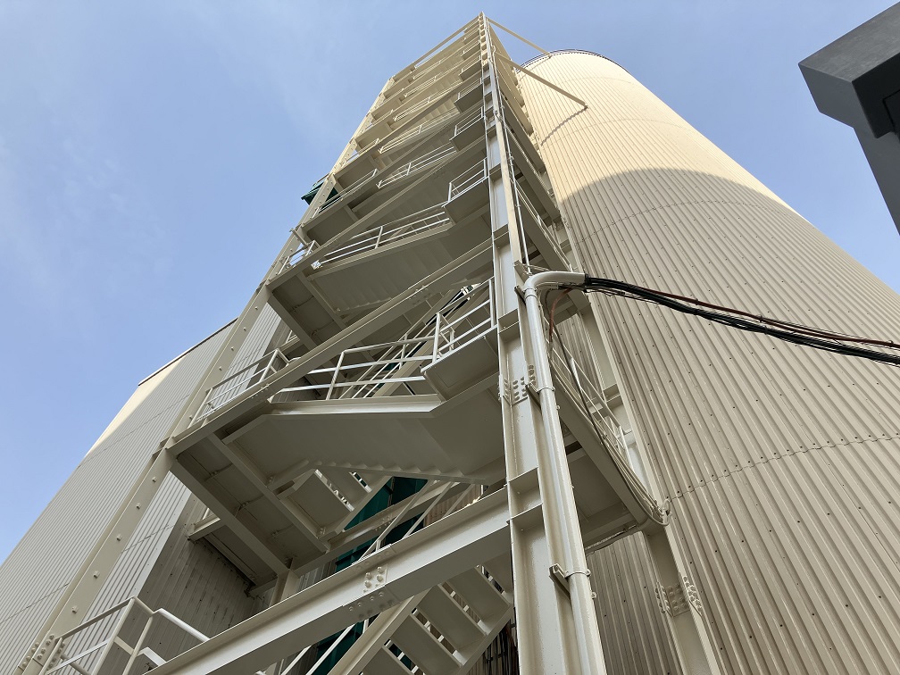 施工実績写真、東灘区工場鉄骨階段塗装工事完工図