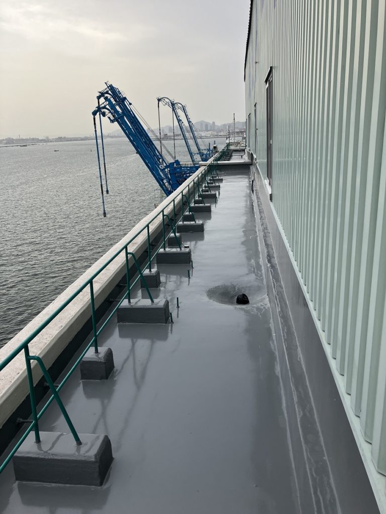 施工実績写真、屋上防水工事、神戸市東灘区倉庫施設屋上防水工事完成図②