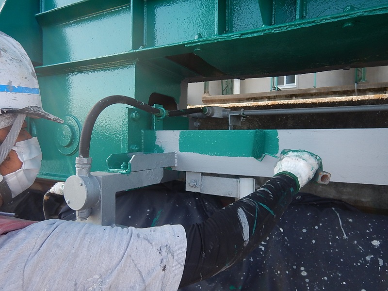 ブログ写真｜神戸市東灘区｜工場内機械設備塗装の様子③