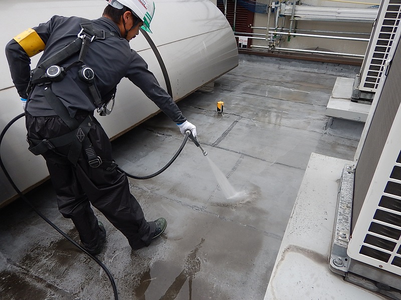 ブログ写真｜伊丹市電気室｜高圧水洗浄の様子③