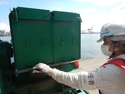 ブログ写真｜神戸市東灘区｜工場内機械設備塗装の様子①