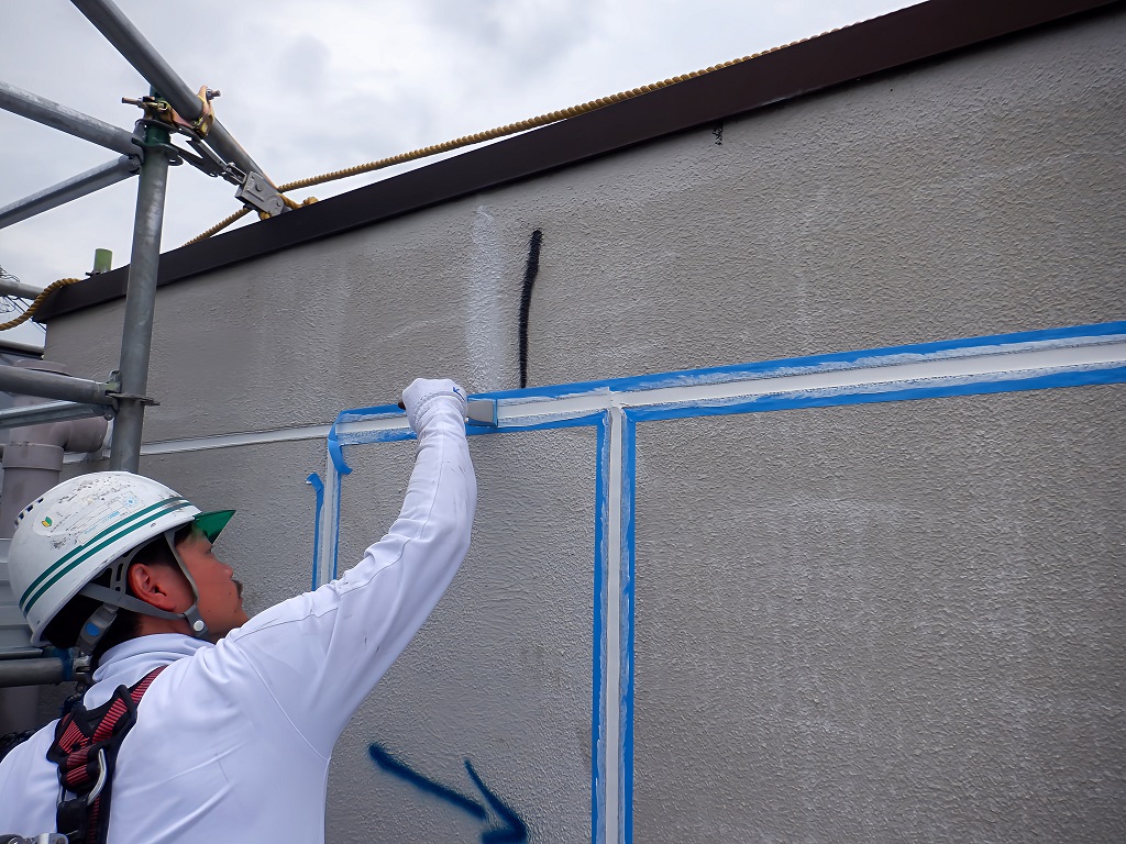 ブログ写真｜伊丹市電気室｜シーリング工事の様子