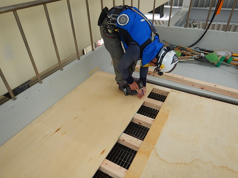 ブログ写真｜神戸市西区倉庫施設｜大工工事の様子