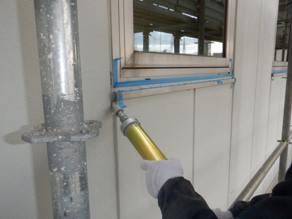 ブログ写真｜大阪市港区事務所ビル｜シリング材打替の様子