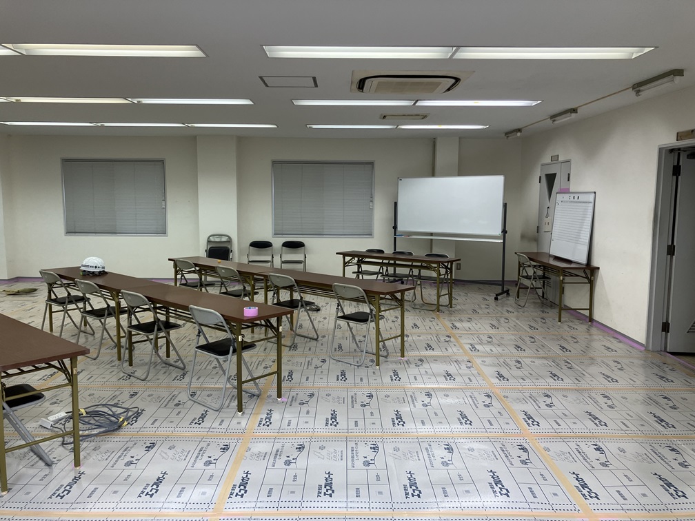 ブログ写真｜神戸市中央区事務所ビル｜床養生・現場事務所整備②