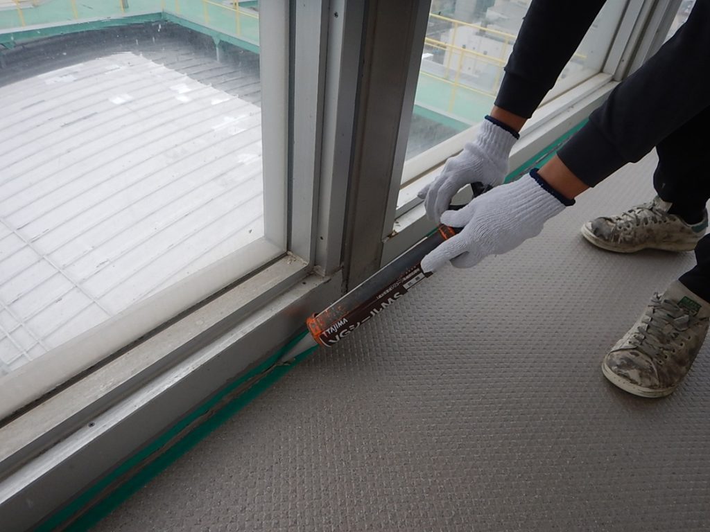 ブログ写真｜神戸市東灘区展望施設内装工事｜防滑性ビニル床シート貼り端処理