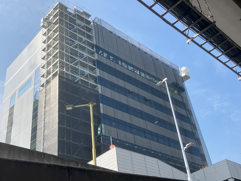 ブログ写真｜神戸市中央区事務所ビル外壁補修｜ゴンドラ作業②