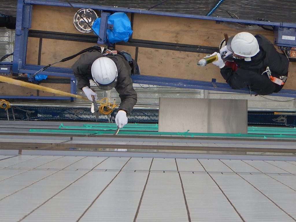 ブログ写真｜神戸市兵庫区労働会館｜シール打ち替え