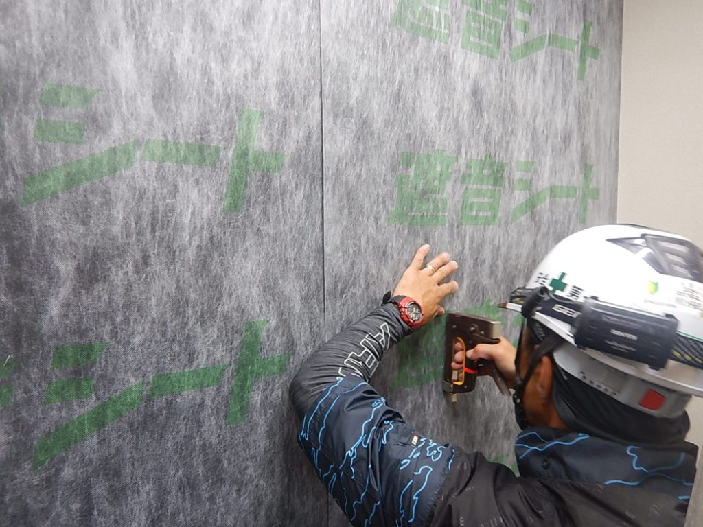 ブログ写真｜遮音シート設置工事の様子