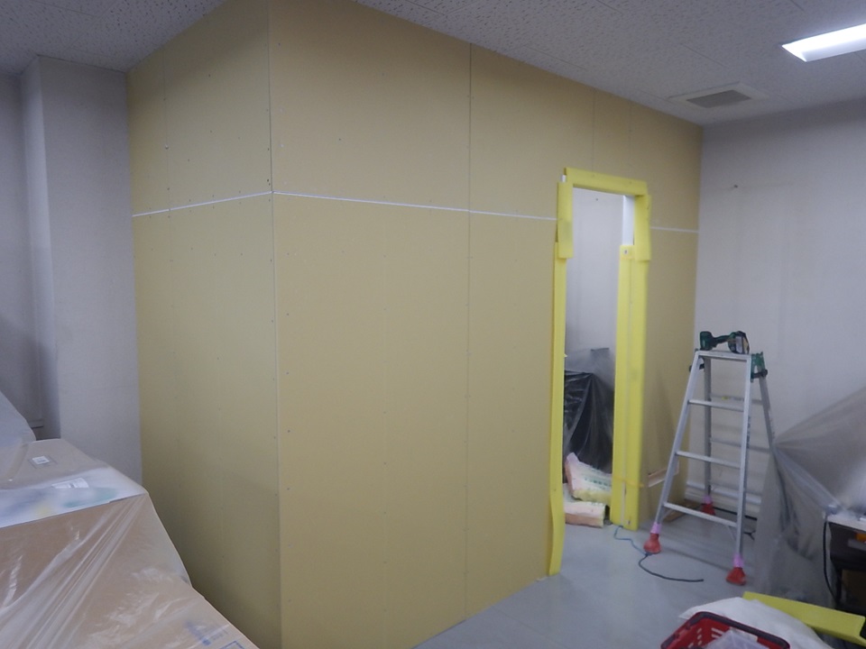 ブログ写真｜間仕切り工事の様子