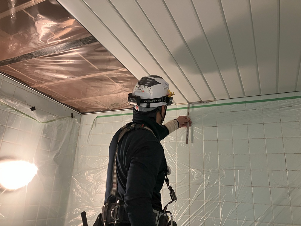 ブログ写真｜浴室天井貼替｜防湿シート貼り、バスパネル貼り